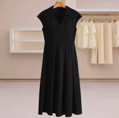  Sleeveless Pleated Collared Dress