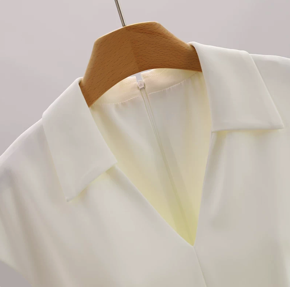  Sleeveless Pleated Collared Dress