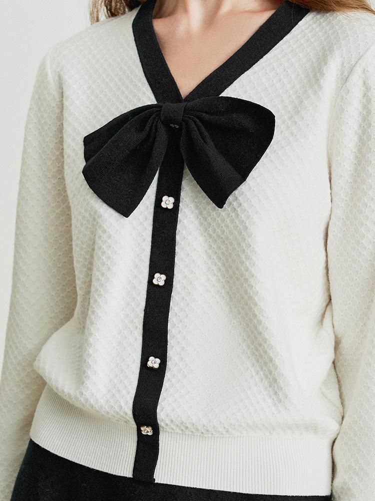 Bow-tie knitted sweater