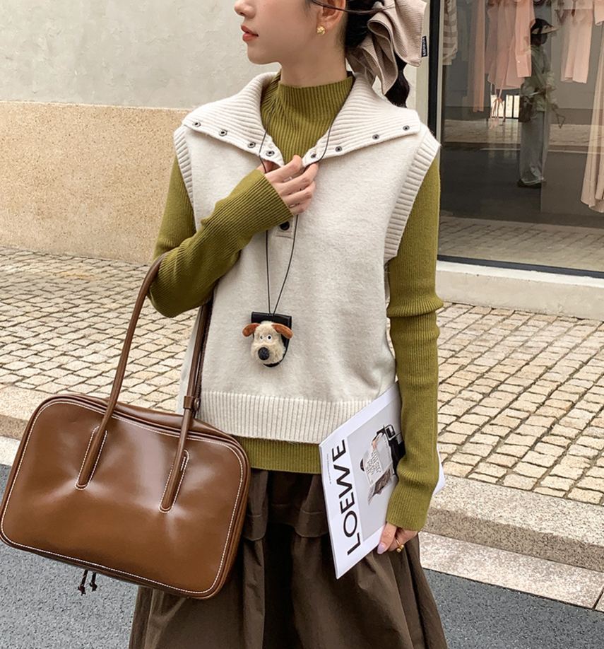 Button-Detail Collared Knit Vest