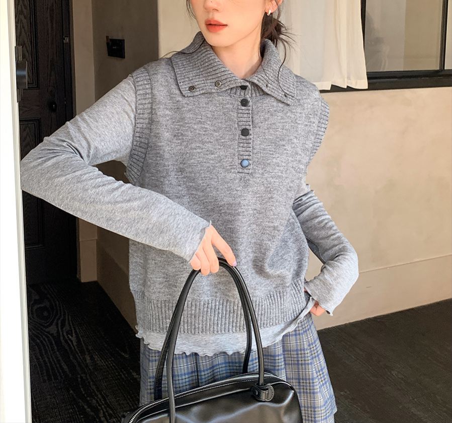 Button-Detail Collared Knit Vest