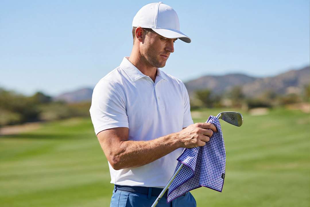 Golf towel for wiping clubs