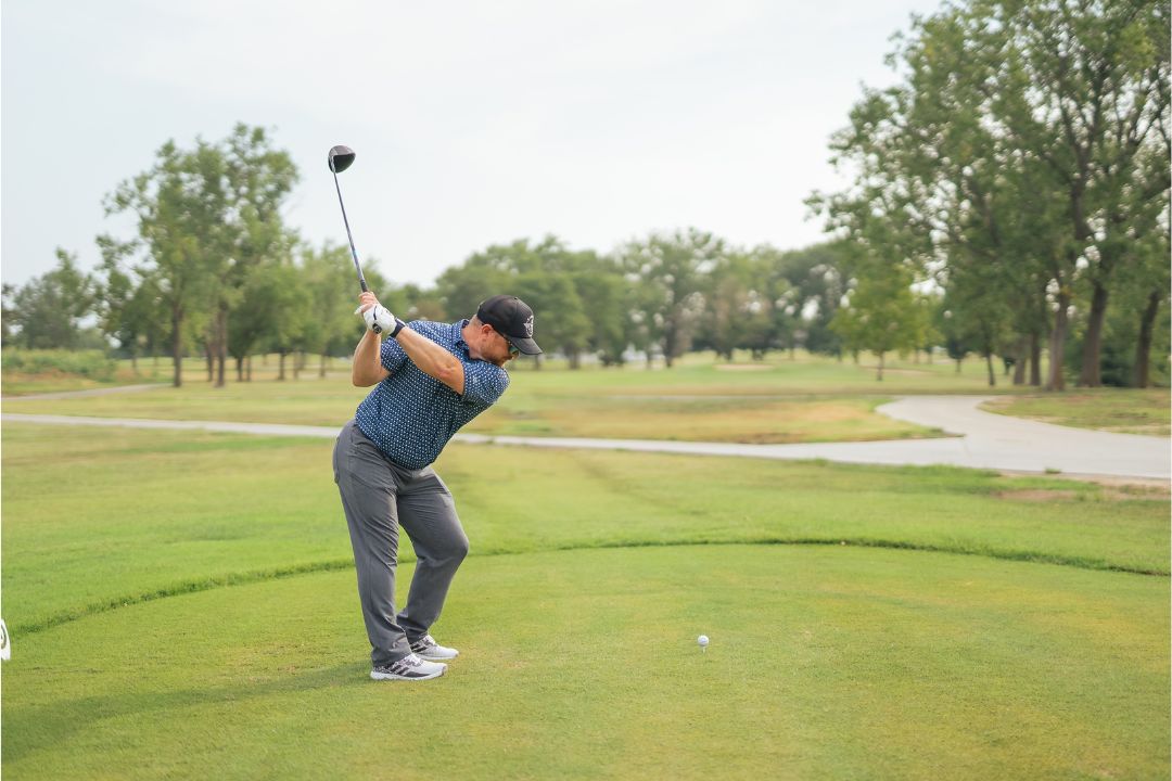 play golf