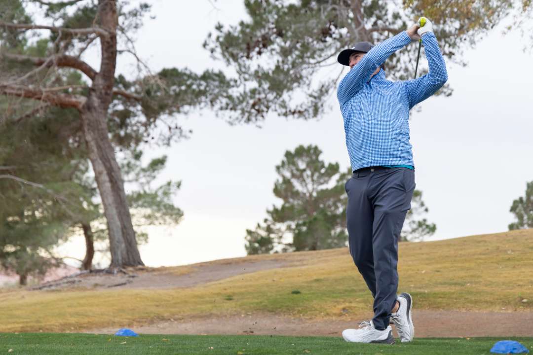 play golf game