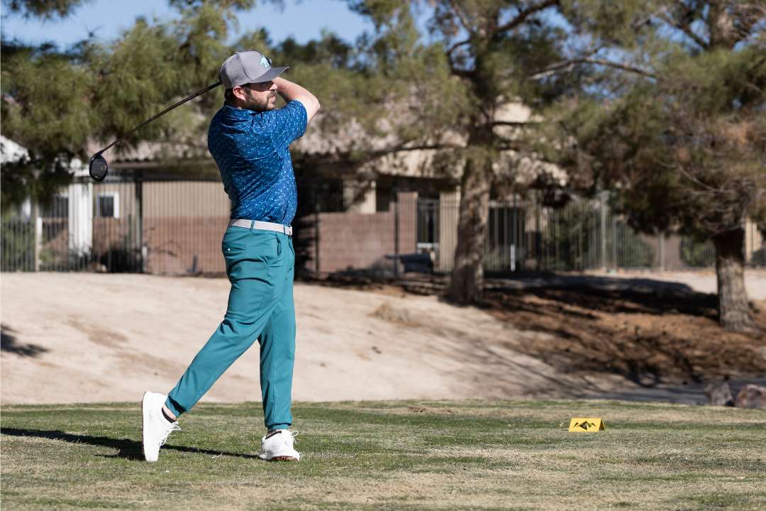 play golf game on course