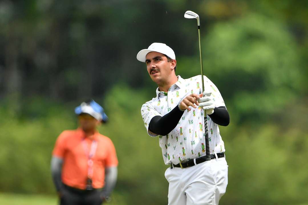 play golf sports