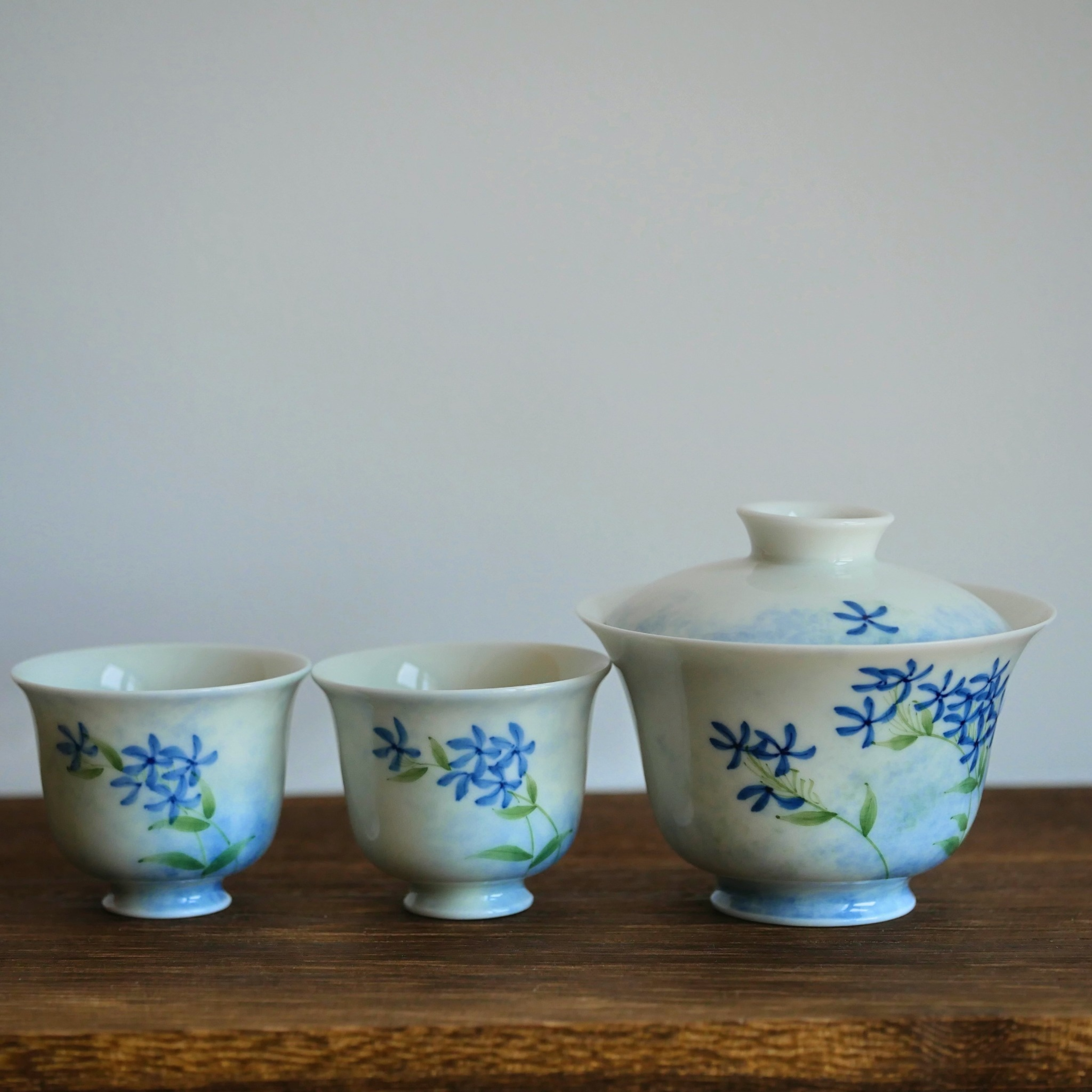 Bluebell Porcelain Gaiwan and Tea Cups Set