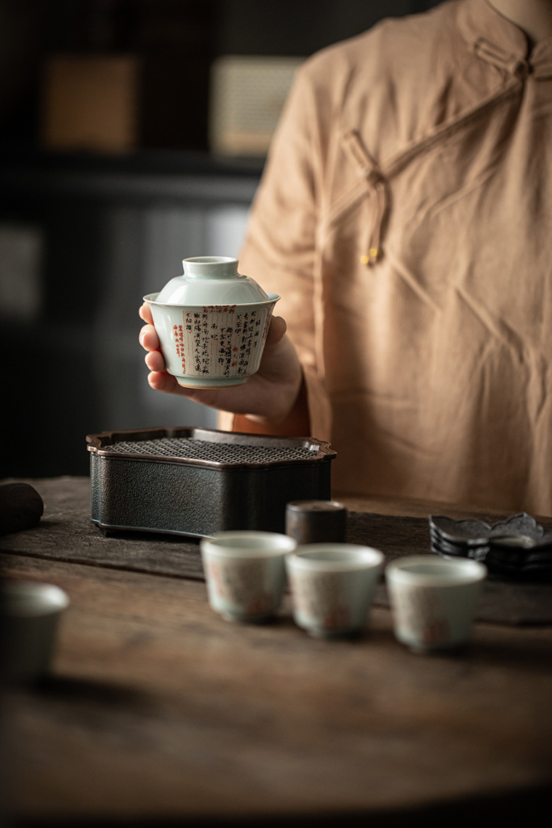 Porcelain Gaiwan with Chinese Calligraphy Decoration 160ml