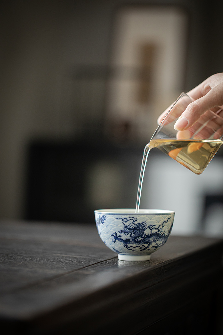 Chinese Dragon Kungfu  Tea Cup, Blue and White Porcelain 100ml