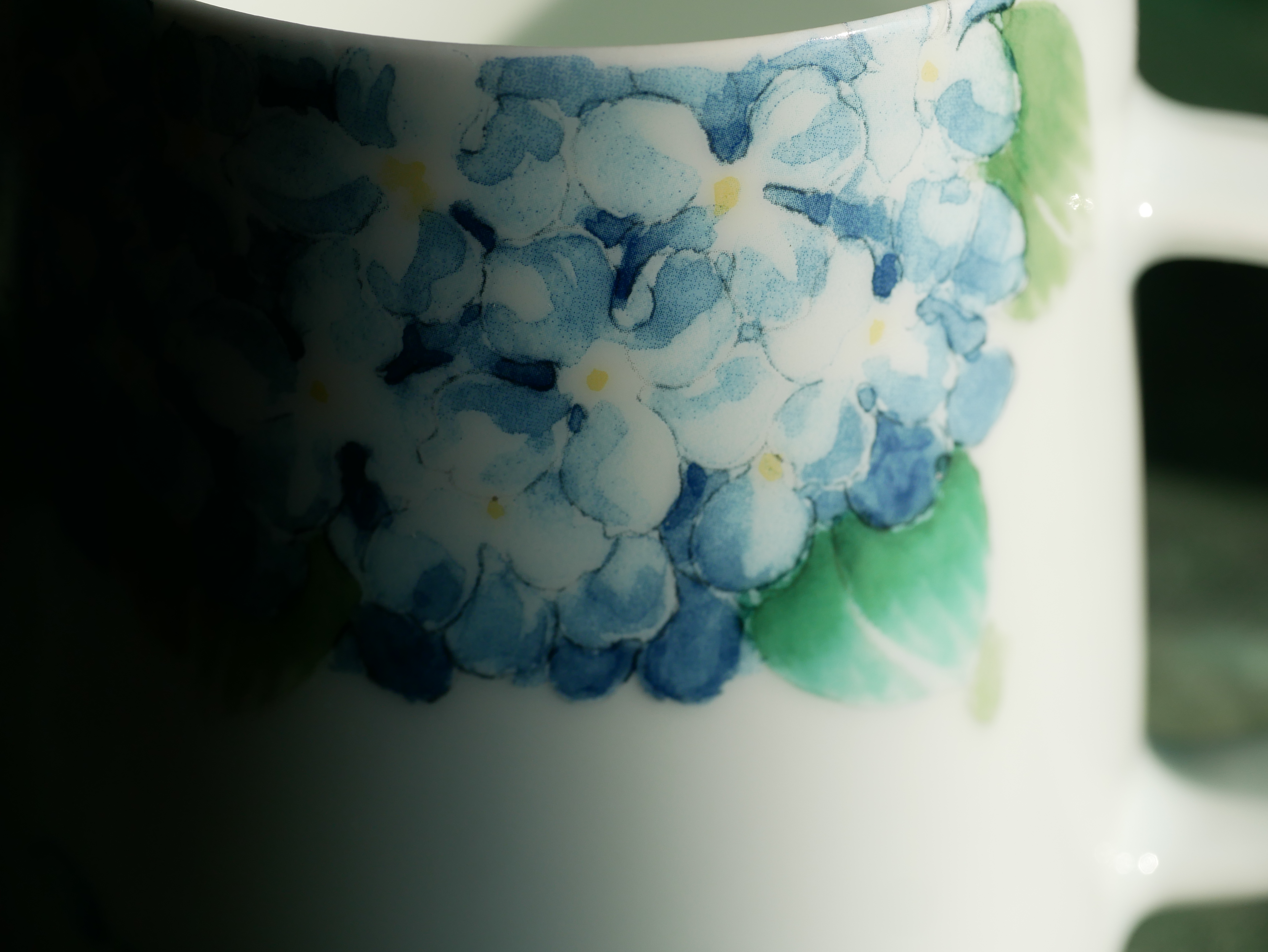 Glow Kitty Mug 360ml Decorated with Wisteria