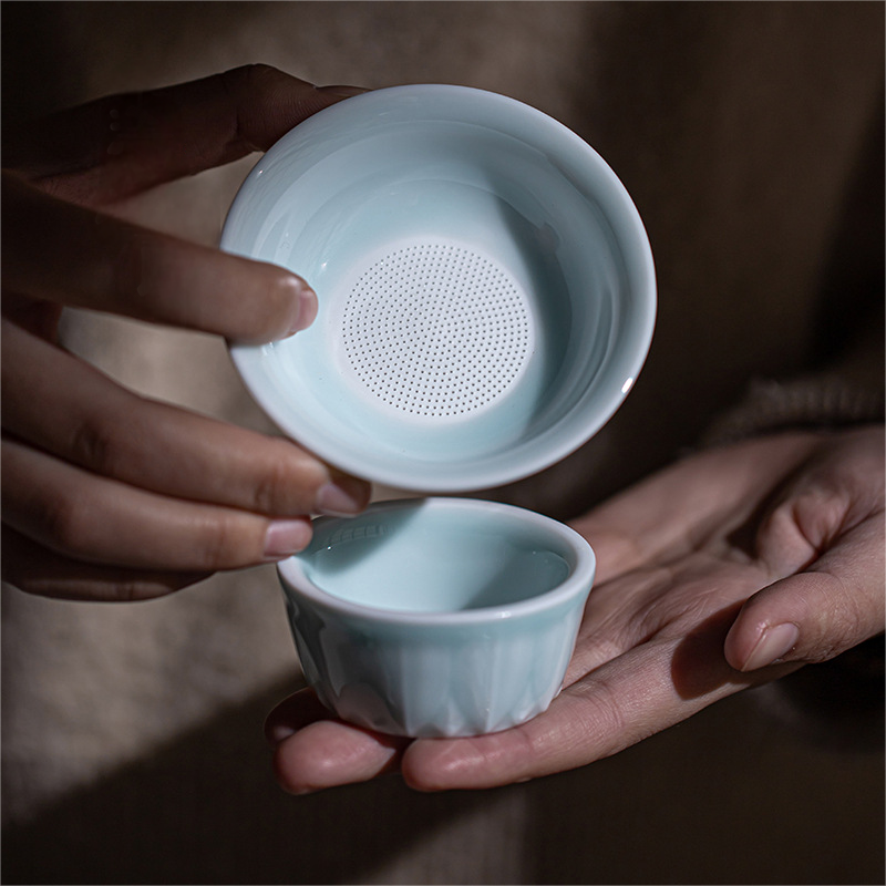 Shadow Blue Porcelain Strainer+Holder