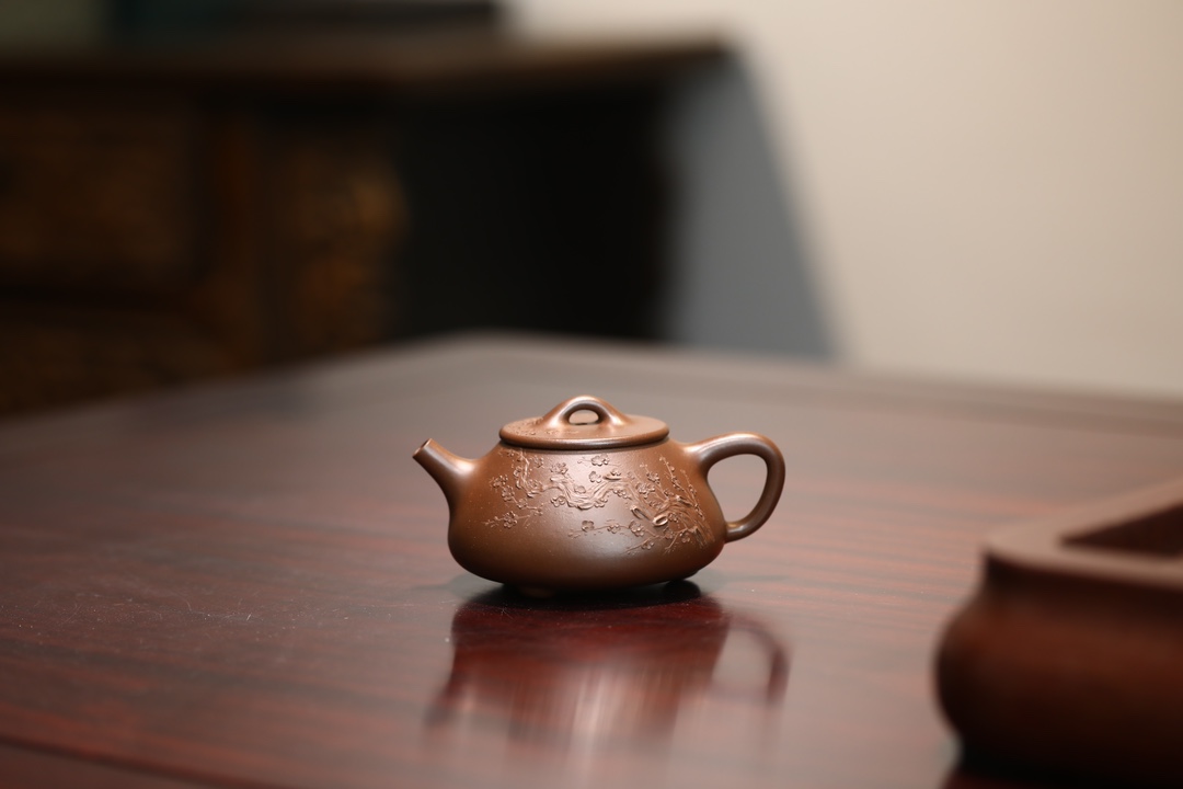 the "Stone Laddle Bas-Relief ", Yixing Purple Clay (Zisha) Teapot, Handmade Kung Fu Teapot 200ml