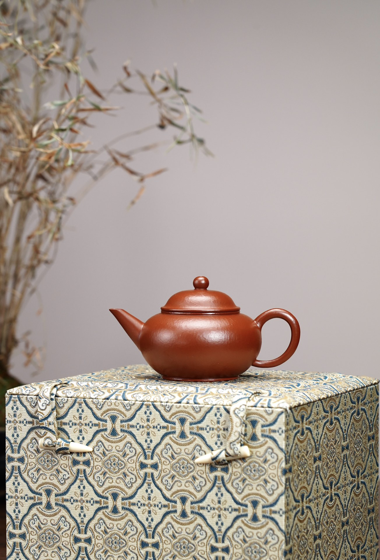 the "Horizonal", Yixing Purple Clay (Zisha) Teapot 140ml, Handmade Kung Fu Teapot