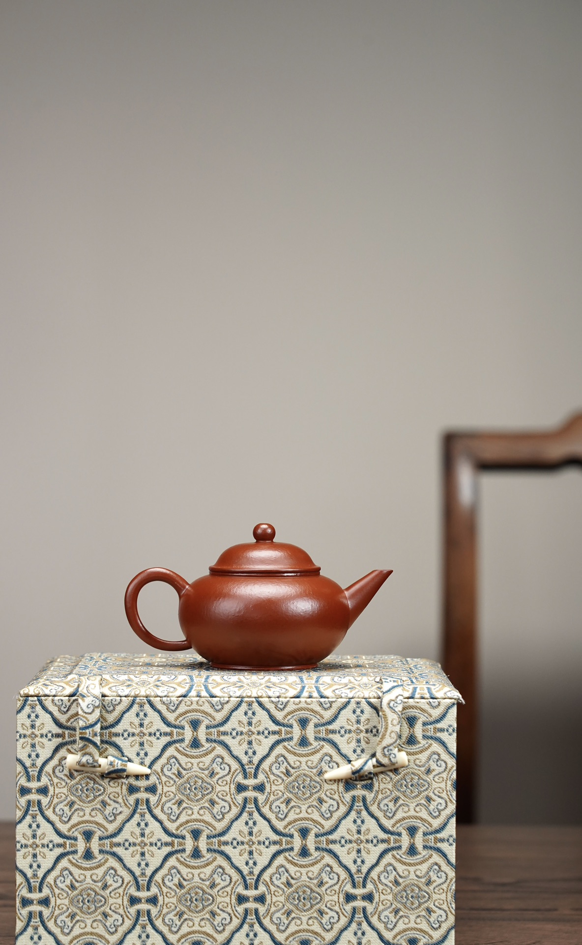 the "Horizonal", Yixing Purple Clay (Zisha) Teapot 140ml, Handmade Kung Fu Teapot
