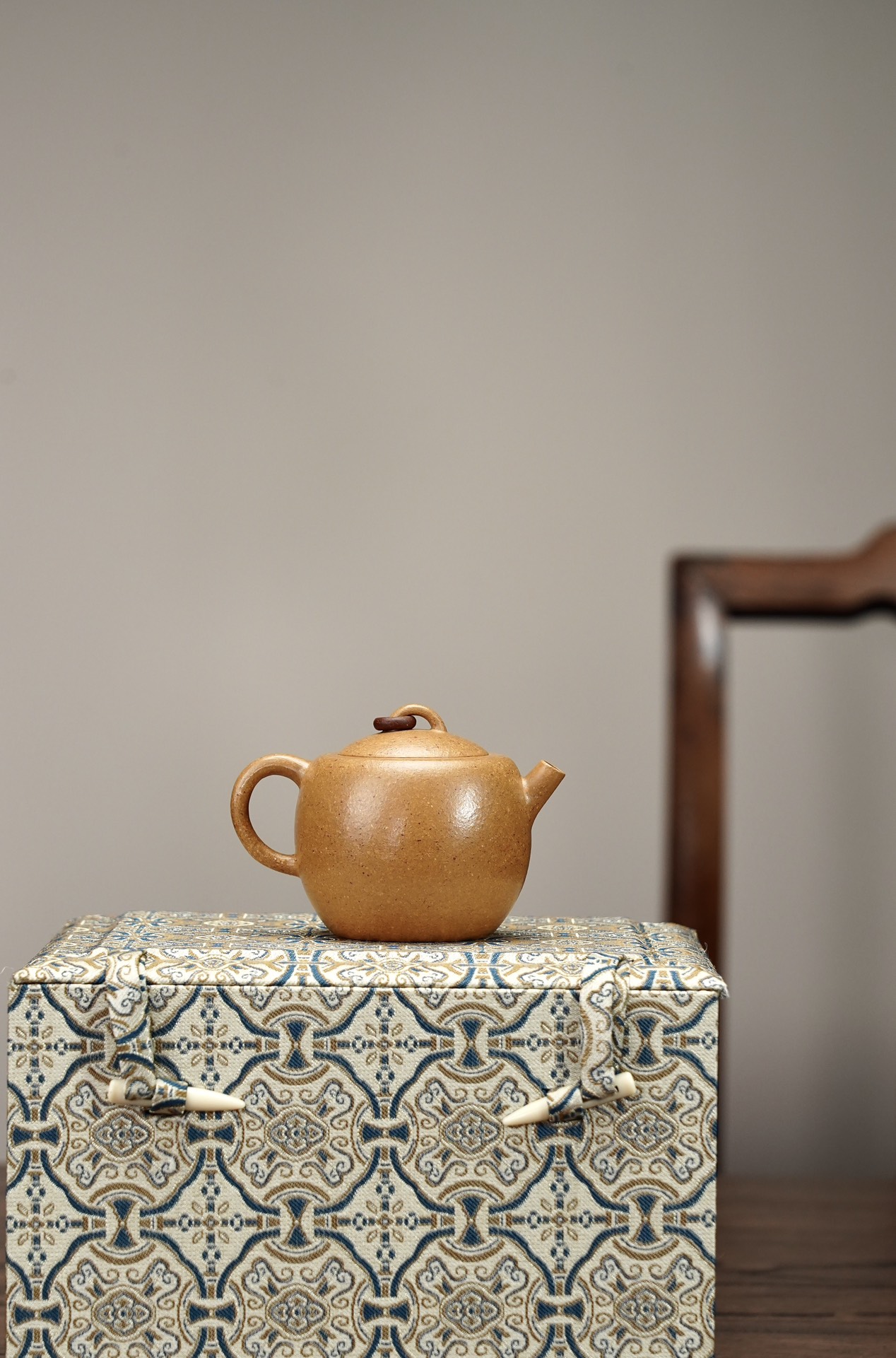 the "Julun Zhu", Yixing Purple Clay (Zisha) Teapot, Handmade Kung Fu Teapot 120ml