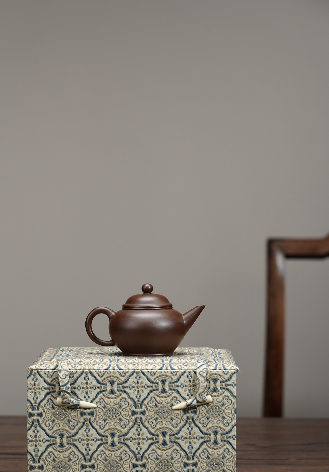 the "Horizontal", Yixing Purple Clay (Zisha) Teapot, Handmade Kung Fu Teapot 130ml
