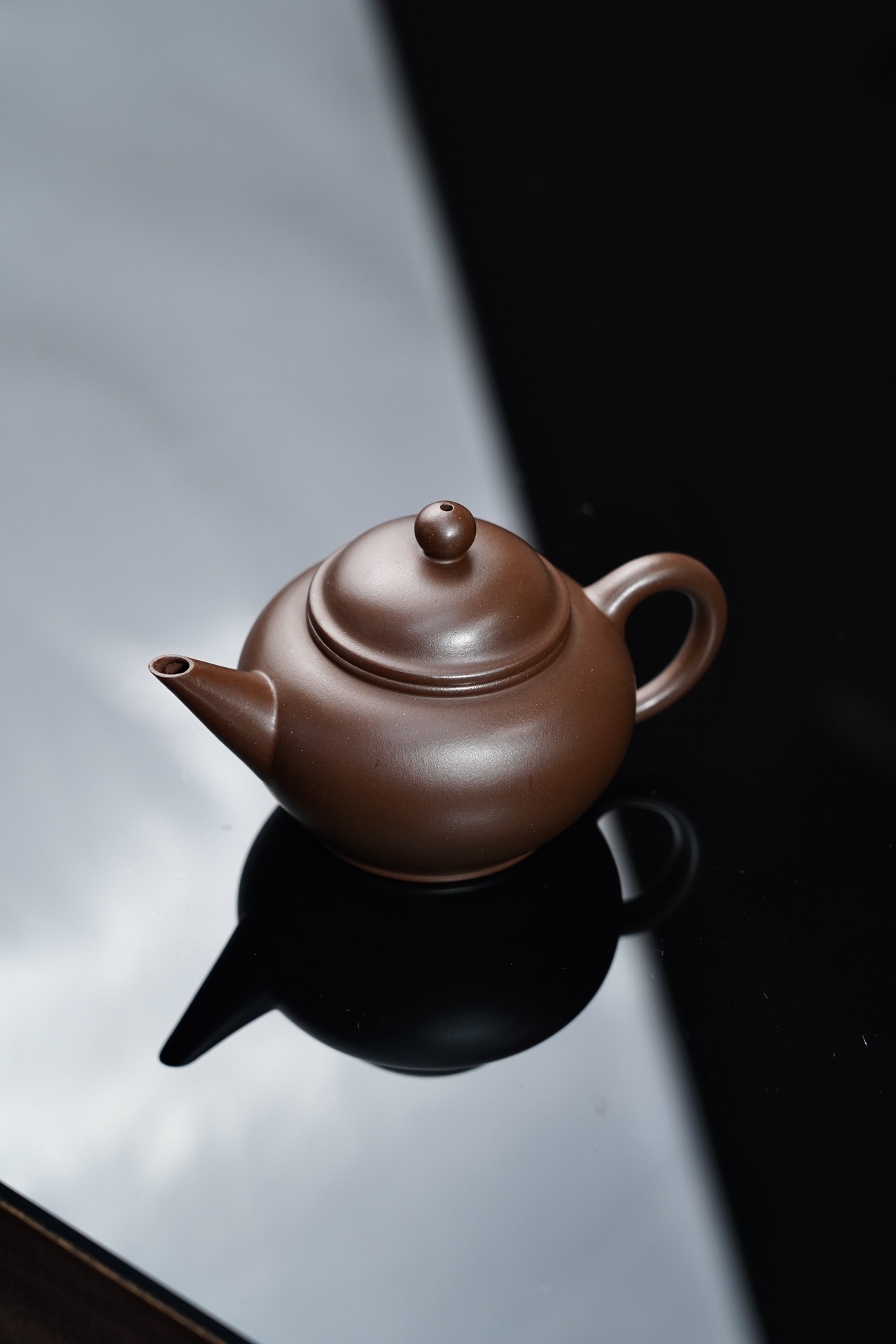 the "Horizontal", Yixing Purple Clay (Zisha) Teapot, Handmade Kung Fu Teapot 130ml