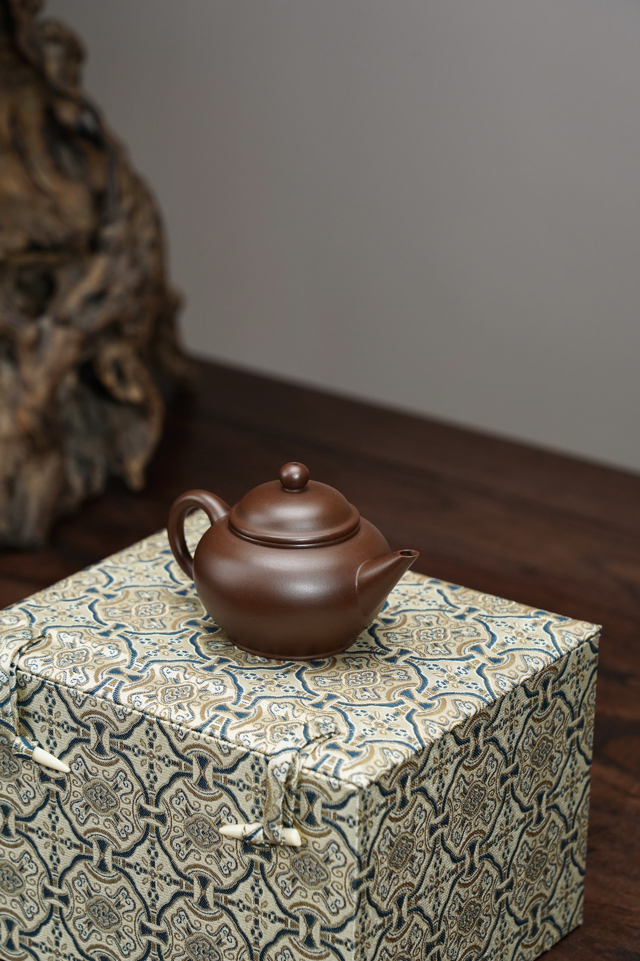 the "Horizontal", Yixing Purple Clay (Zisha) Teapot, Handmade Kung Fu Teapot 130ml