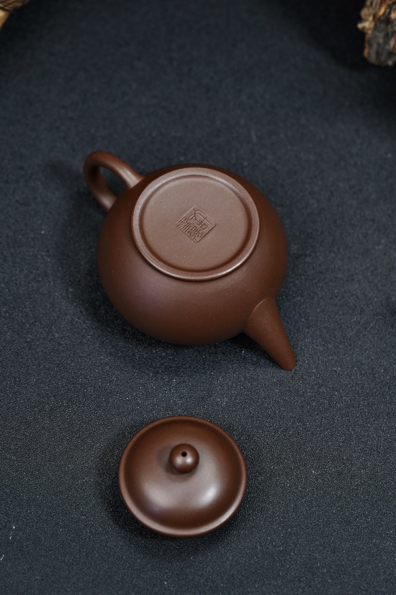 the "Horizontal", Yixing Purple Clay (Zisha) Teapot, Handmade Kung Fu Teapot 130ml