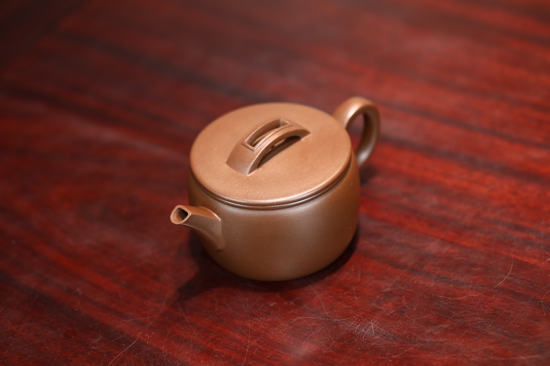 the "Han Wa", Yixing Purple Clay (Zisha) Teapot 180ml