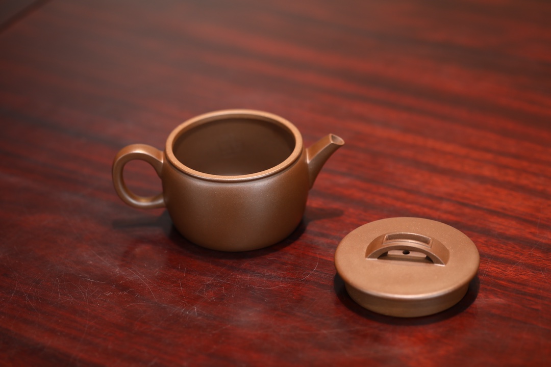 the "Han Wa", Yixing Purple Clay (Zisha) Teapot 180ml