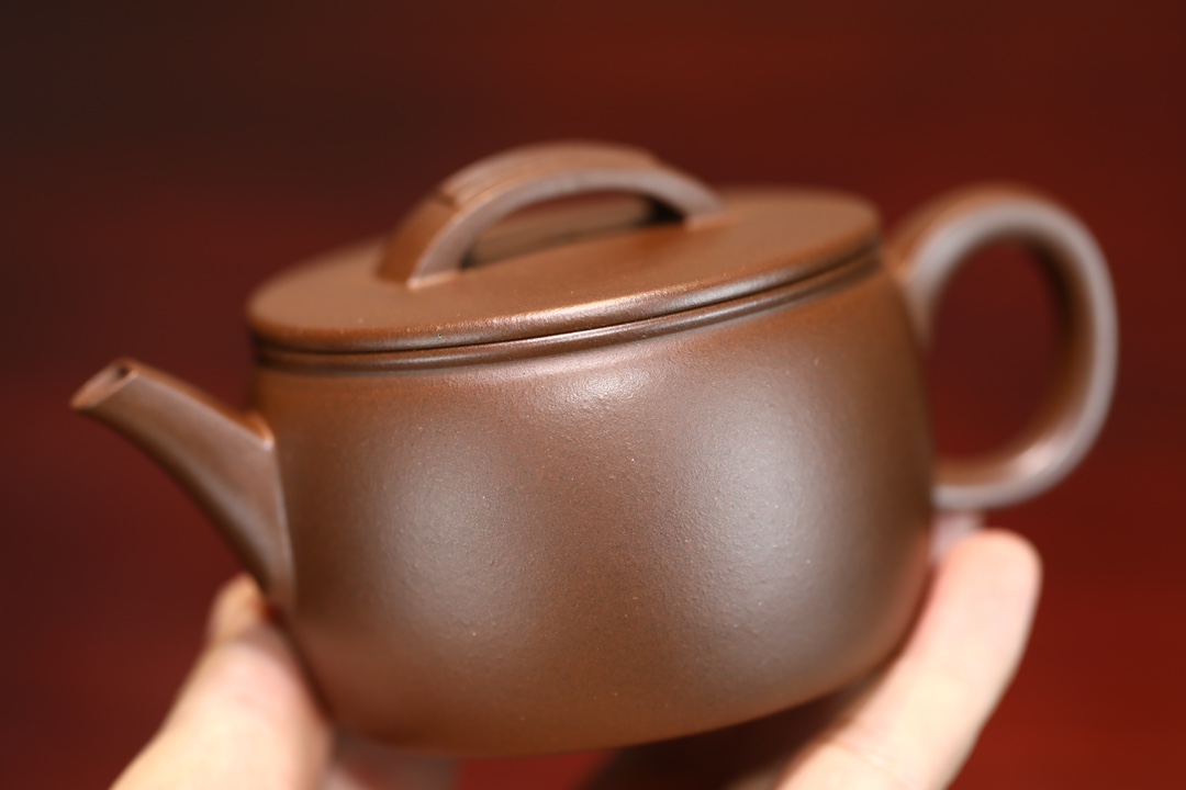 the "Han Wa", Yixing Purple Clay (Zisha) Teapot 180ml