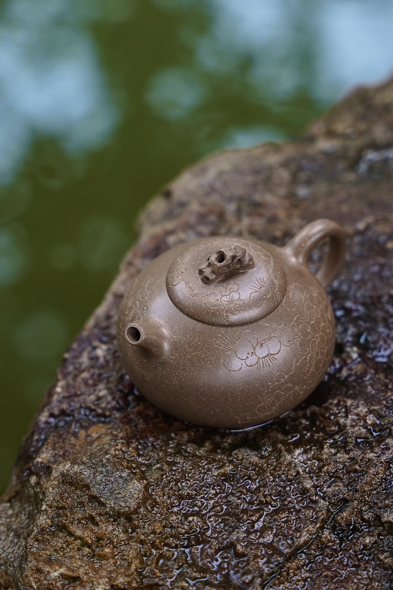 the "Lake Stone", Yixing Purple Clay (Zisha) Teapot, Handmade Kung Fu Teapot 140ml