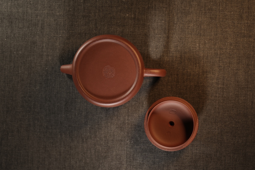 the "Clock of Virtue", Yixing Purple Clay (Zisha) Teapot, Handmade Kung Fu Teapot 200ml