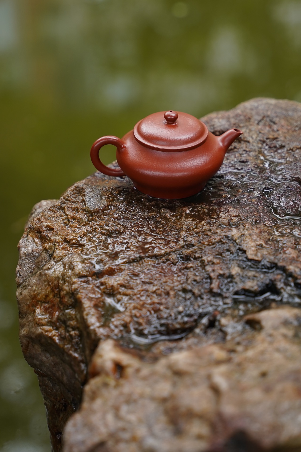 the "Flat Lamp", Yixing Purple Clay (Zisha) Teapot, Handmade Kungfu Tea 100ml