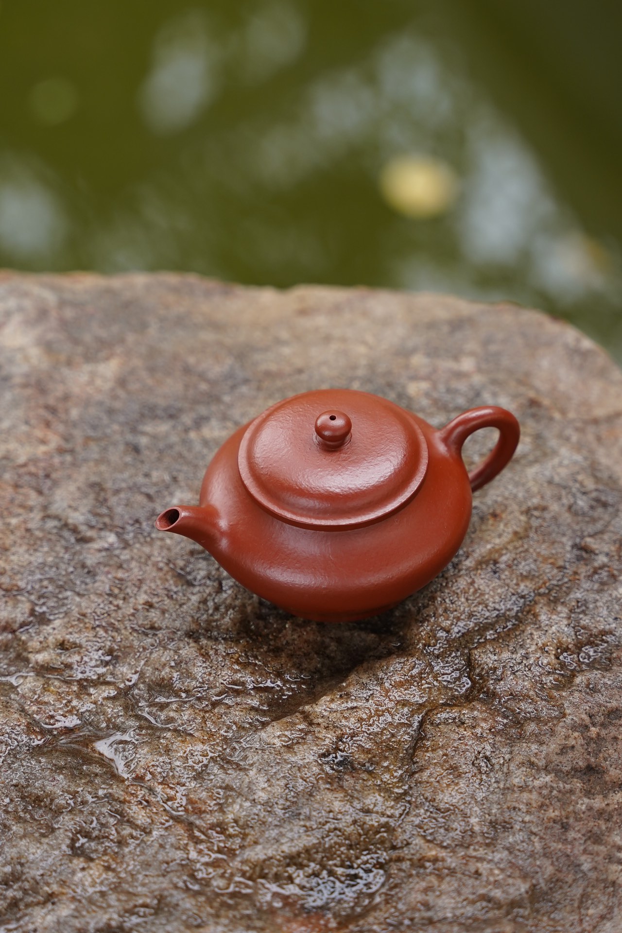 the "Flat Lamp", Yixing Purple Clay (Zisha) Teapot, Handmade Kungfu Tea 100ml
