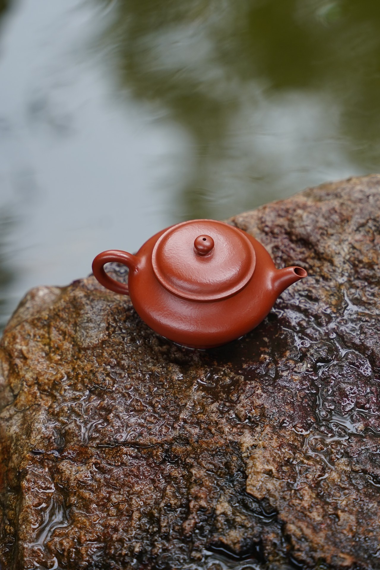 the "Flat Lamp", Yixing Purple Clay (Zisha) Teapot, Handmade Kungfu Tea 100ml