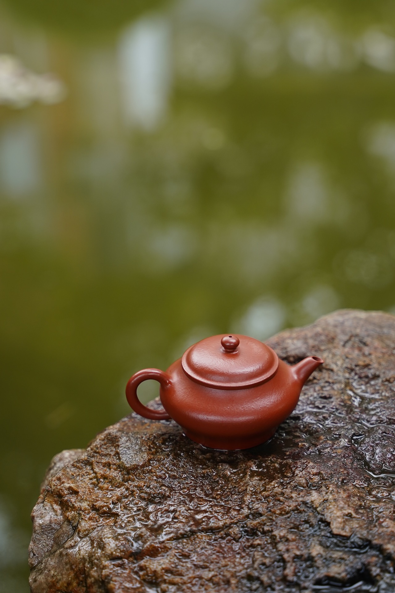 the "Flat Lamp", Yixing Purple Clay (Zisha) Teapot, Handmade Kungfu Tea 100ml