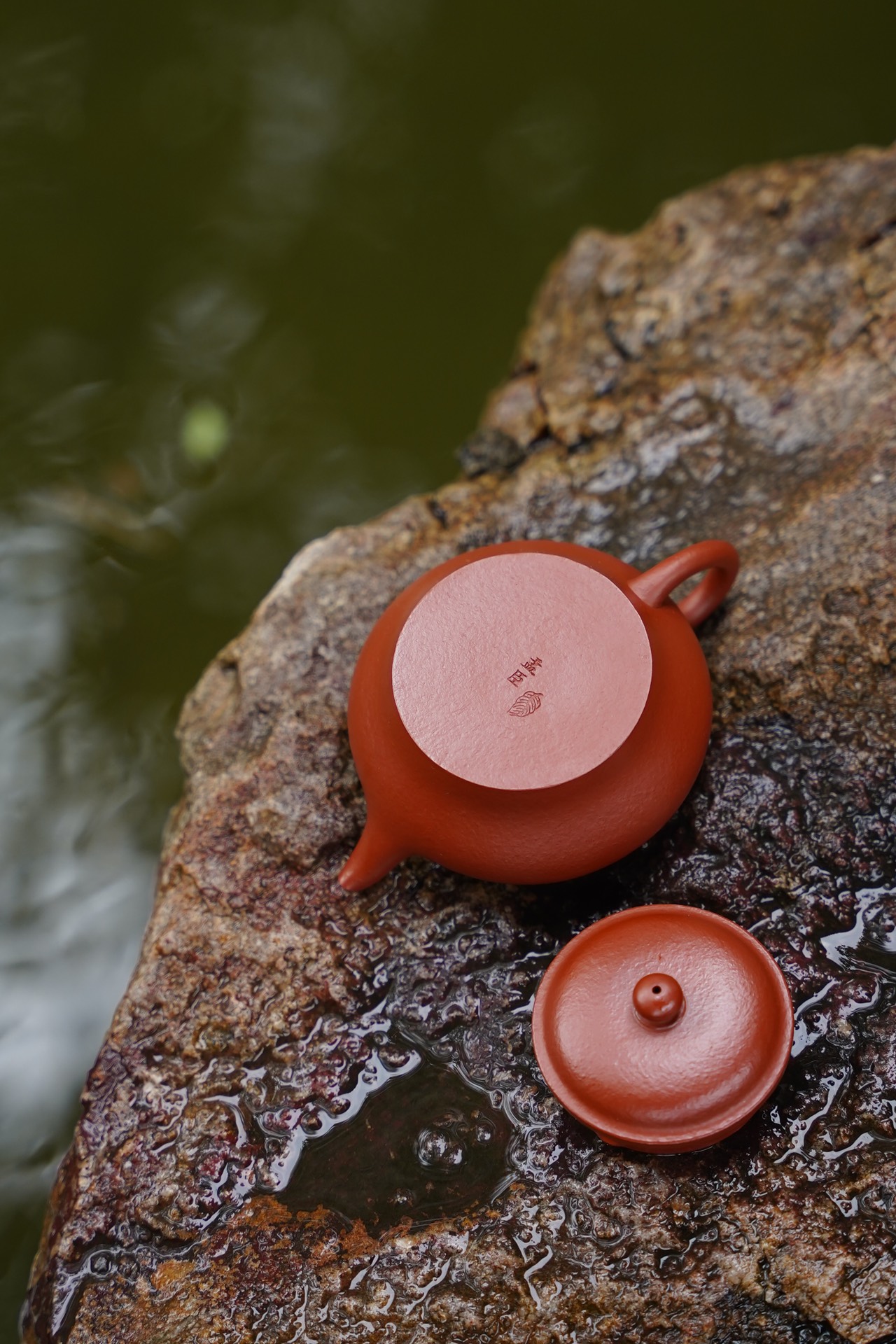 the "Flat Lamp", Yixing Purple Clay (Zisha) Teapot, Handmade Kungfu Tea 100ml