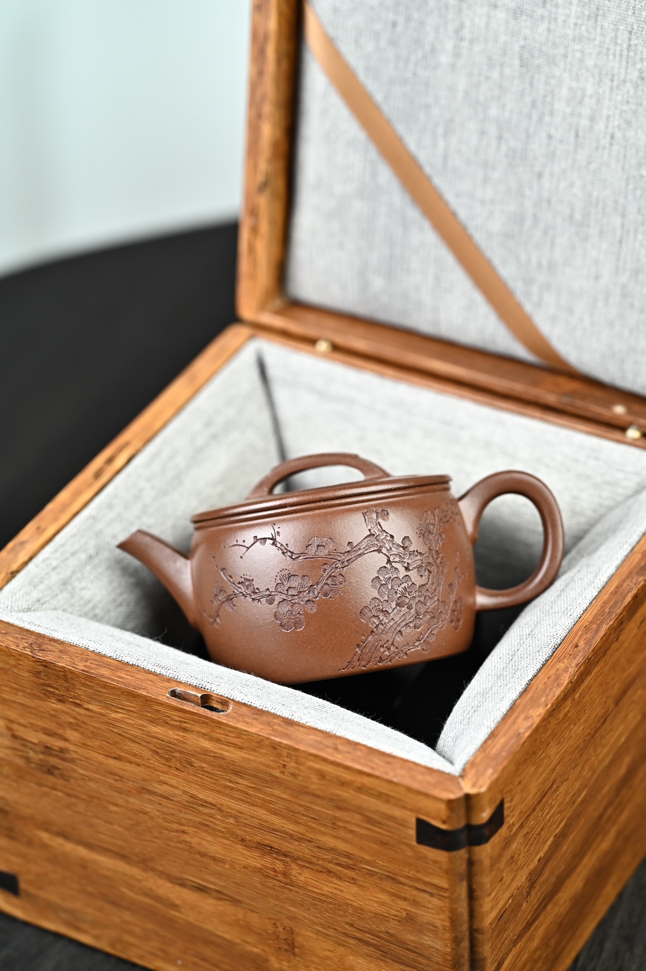 the "Han Wa", Yixing Purple Clay (Zisha) Teapot, Handmade Gongfu Teapot 180ml