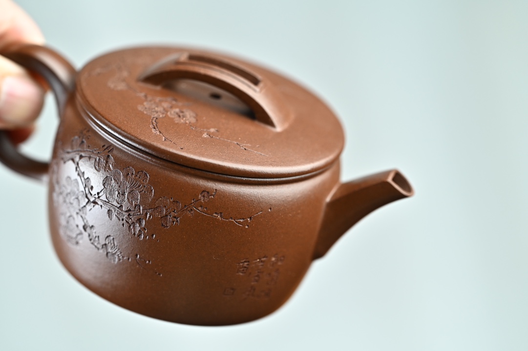 the "Han Wa", Yixing Purple Clay (Zisha) Teapot, Handmade Gongfu Teapot 180ml