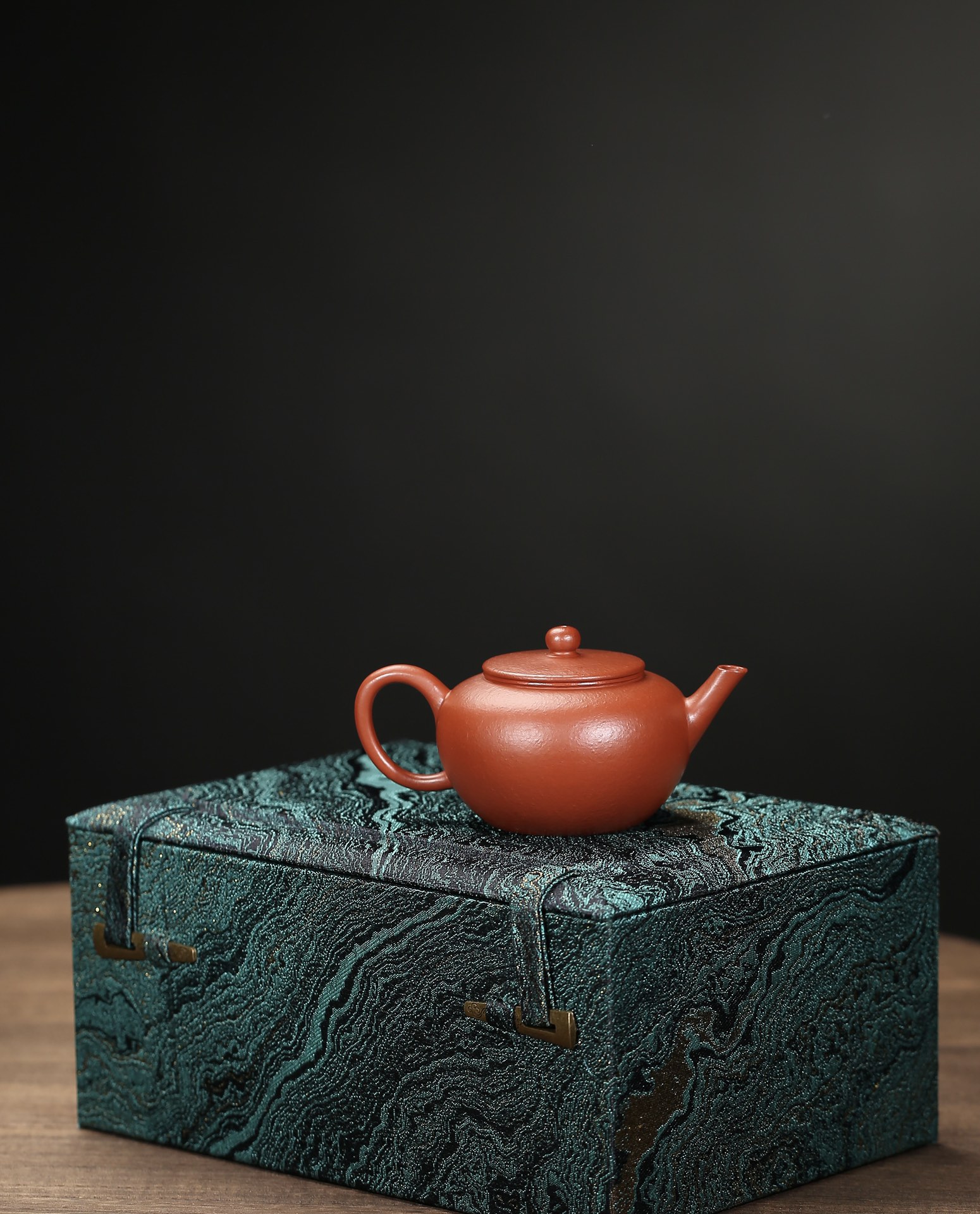the "Ming Horizonal", Yixing Purple Clay (Zisha) Teapot, Handmade Kung Fu Teapot 160ml