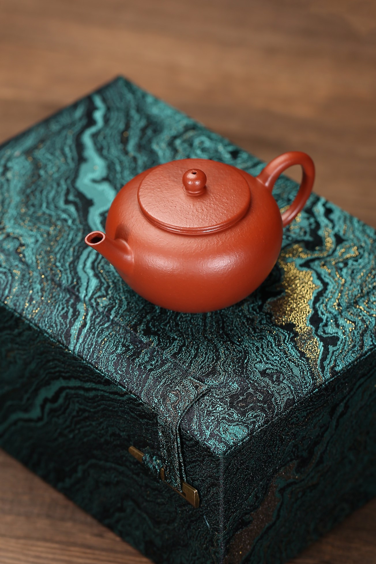 the "Ming Horizonal", Yixing Purple Clay (Zisha) Teapot, Handmade Kung Fu Teapot 160ml