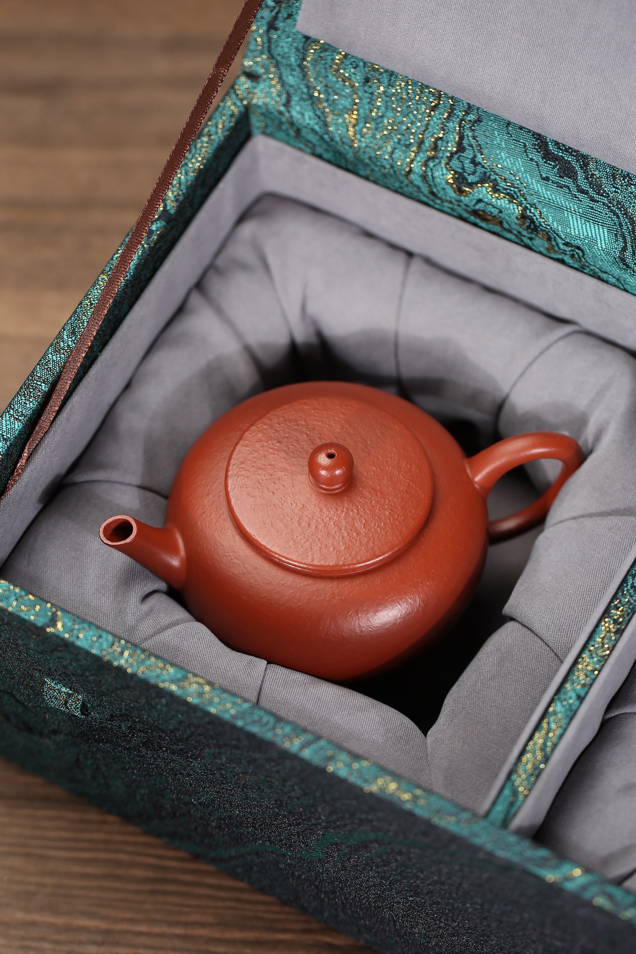 the "Ming Horizonal", Yixing Purple Clay (Zisha) Teapot, Handmade Kung Fu Teapot 160ml