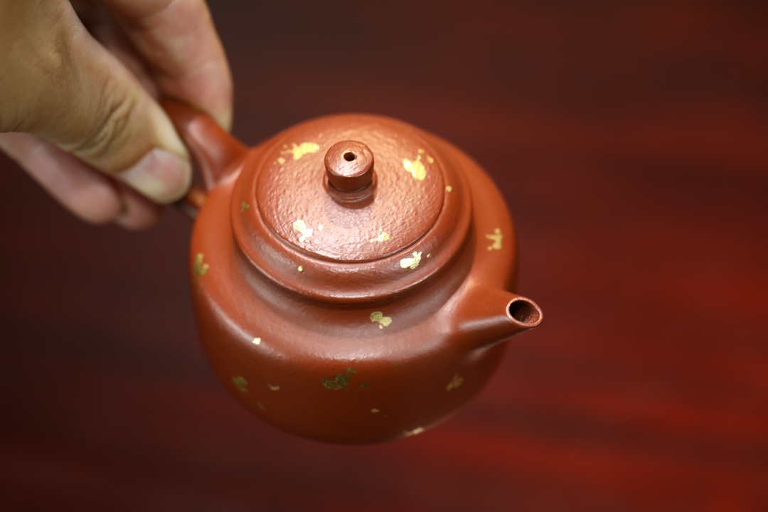 the "Clock of Virtue in Golden", Yixing Purple Clay (Zisha) Teapot, Handmade Kung Fu Teapot 120ml