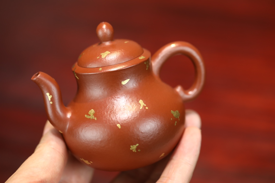the "Calabash in Golden Leaves", Yixing Purple Clay (Zisha) Teapot, Handmade Gongfu Tea 120ml
