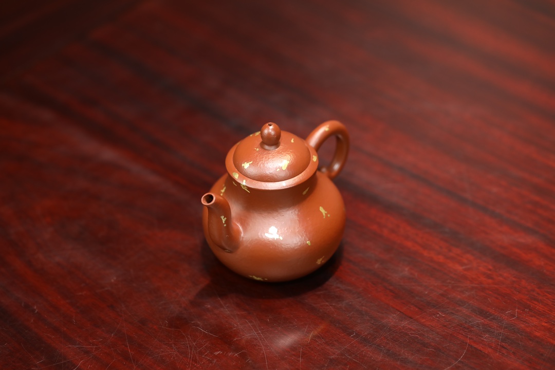 the "Calabash in Golden Leaves", Yixing Purple Clay (Zisha) Teapot, Handmade Gongfu Tea 120ml