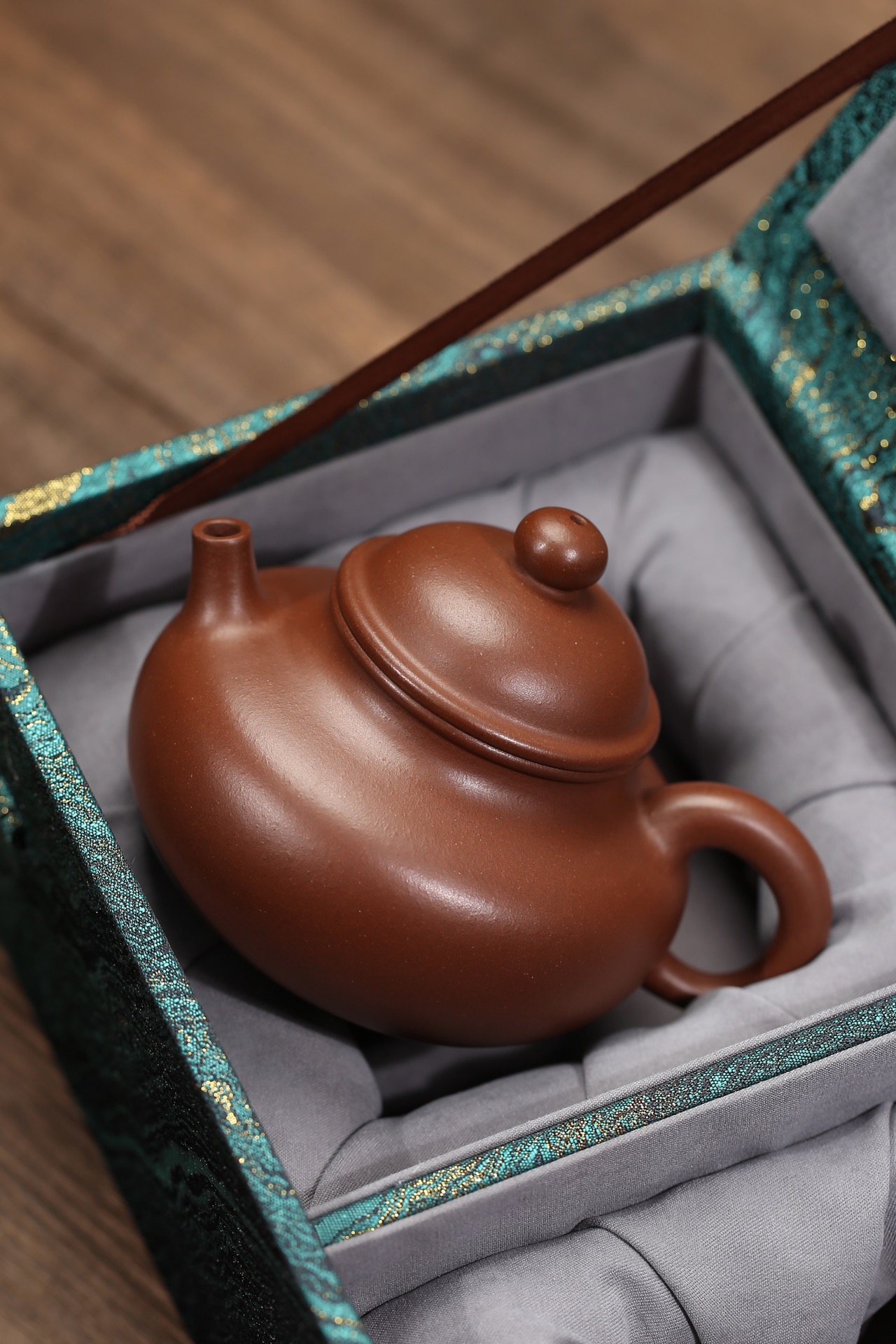 the "Sky", Yixing Purple Clay (Zisha) Teapot, Handmade Gongfu Tea 220ml 