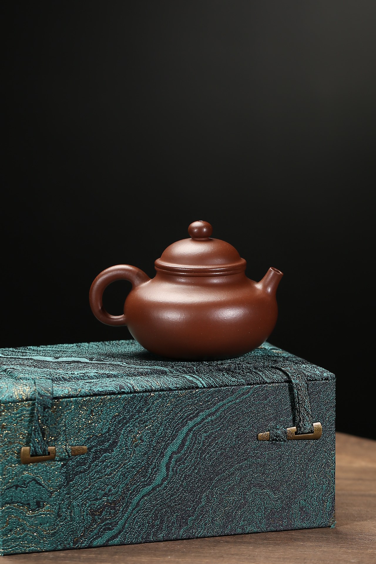 the "Sky", Yixing Purple Clay (Zisha) Teapot, Handmade Gongfu Tea 220ml 