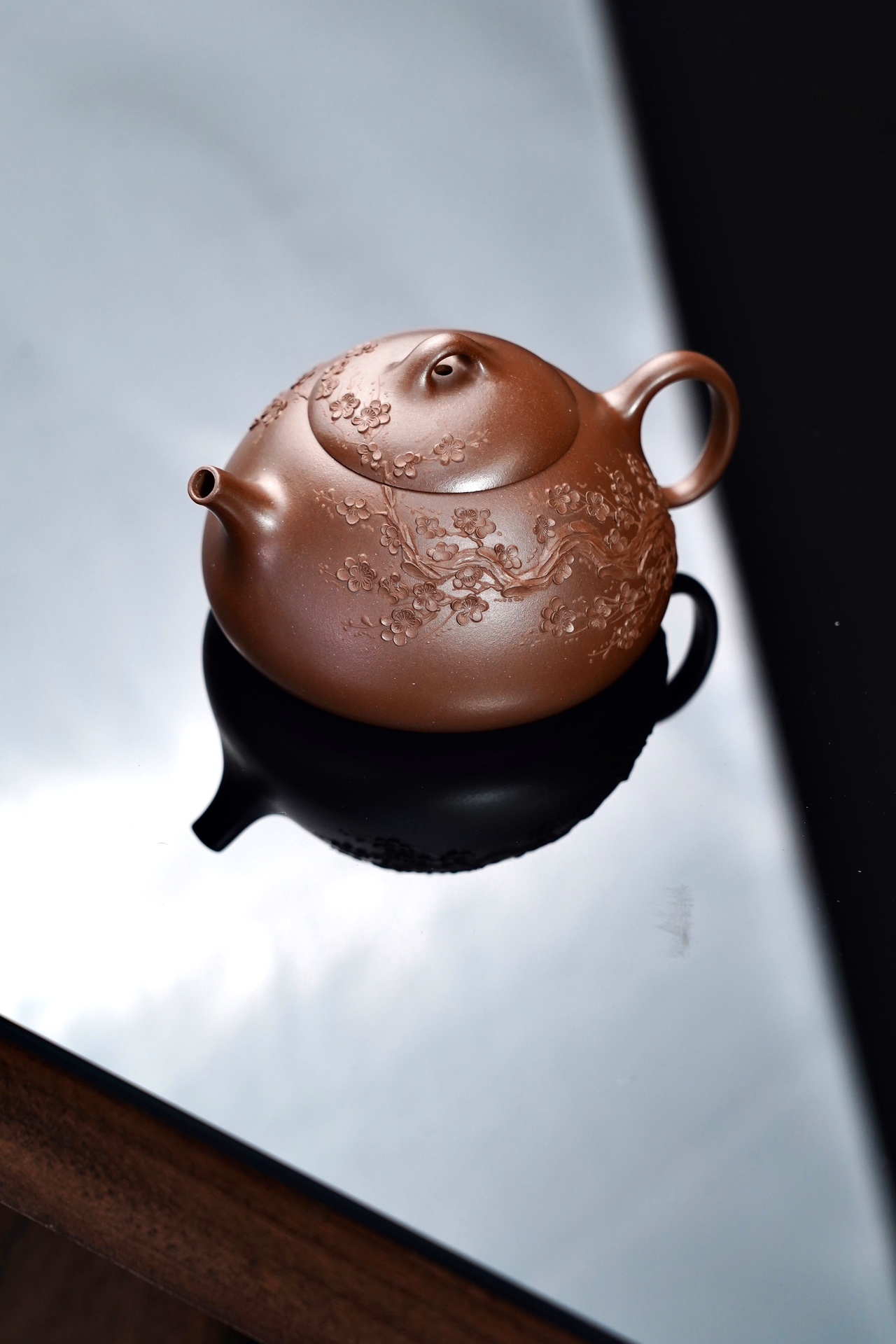 the "Qin Quan Bas-Relief ", Yixing Purple Clay (Zisha) Teapot 150ml