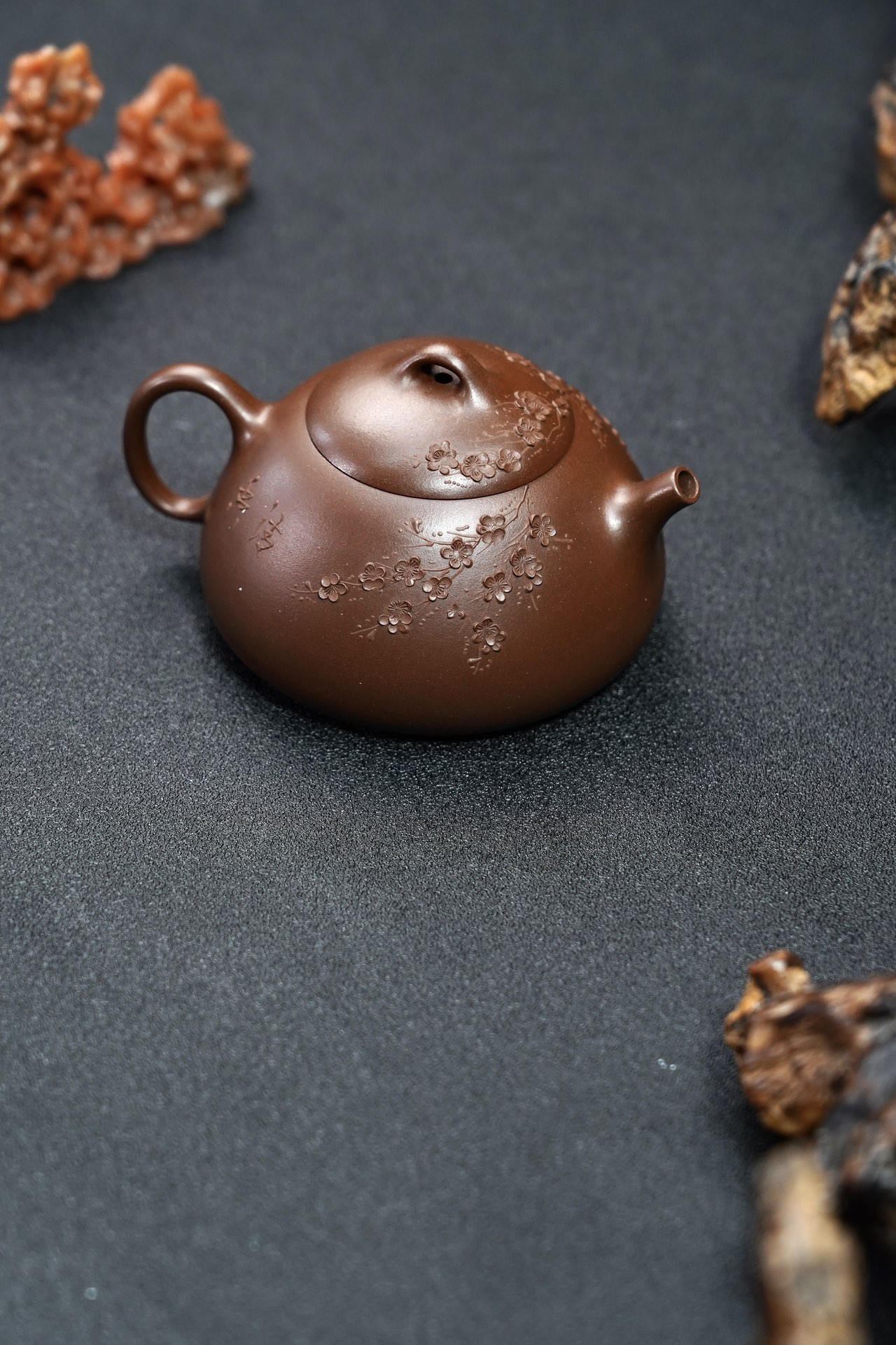 the "Qin Quan Bas-Relief ", Yixing Purple Clay (Zisha) Teapot 150ml