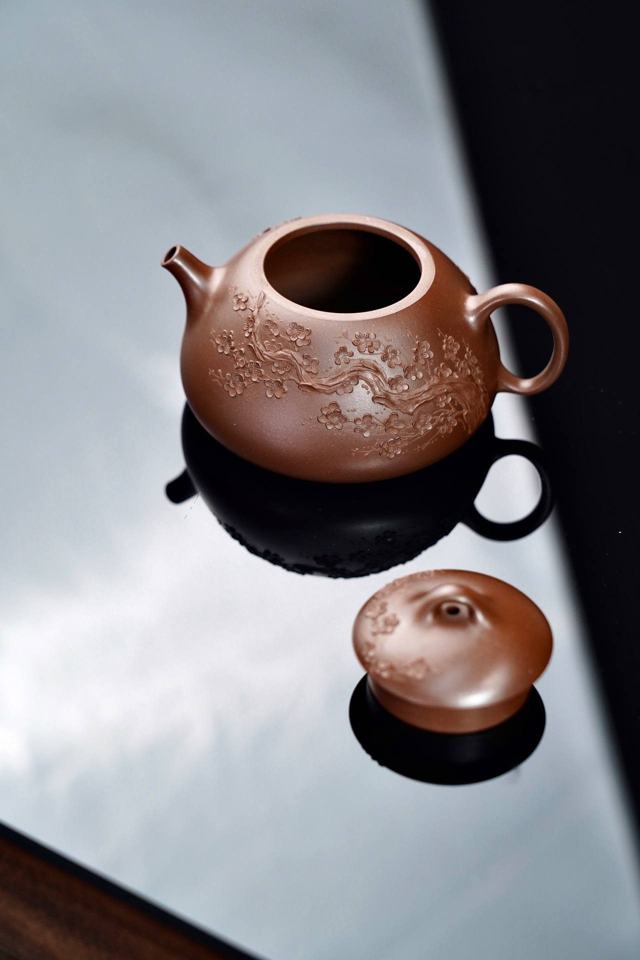 the "Qin Quan Bas-Relief ", Yixing Purple Clay (Zisha) Teapot 150ml