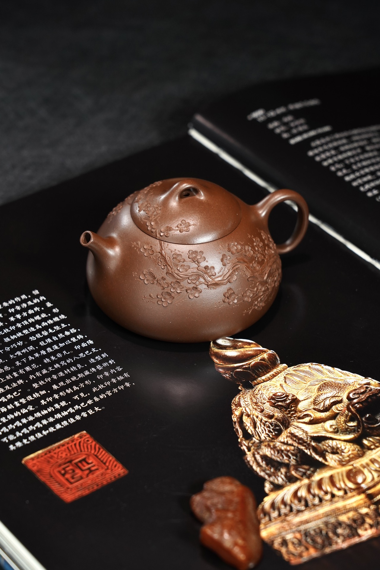 the "Qin Quan Bas-Relief ", Yixing Purple Clay (Zisha) Teapot 150ml
