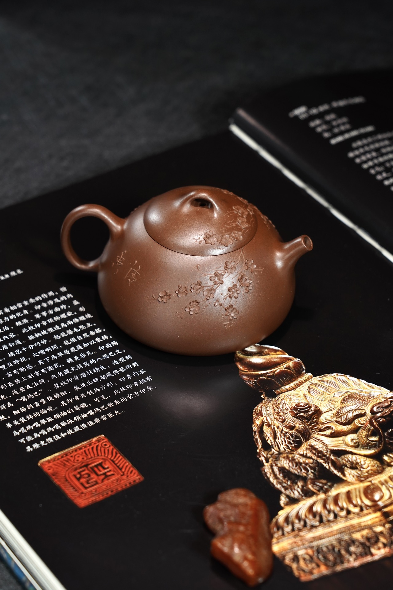 the "Qin Quan Bas-Relief ", Yixing Purple Clay (Zisha) Teapot 150ml