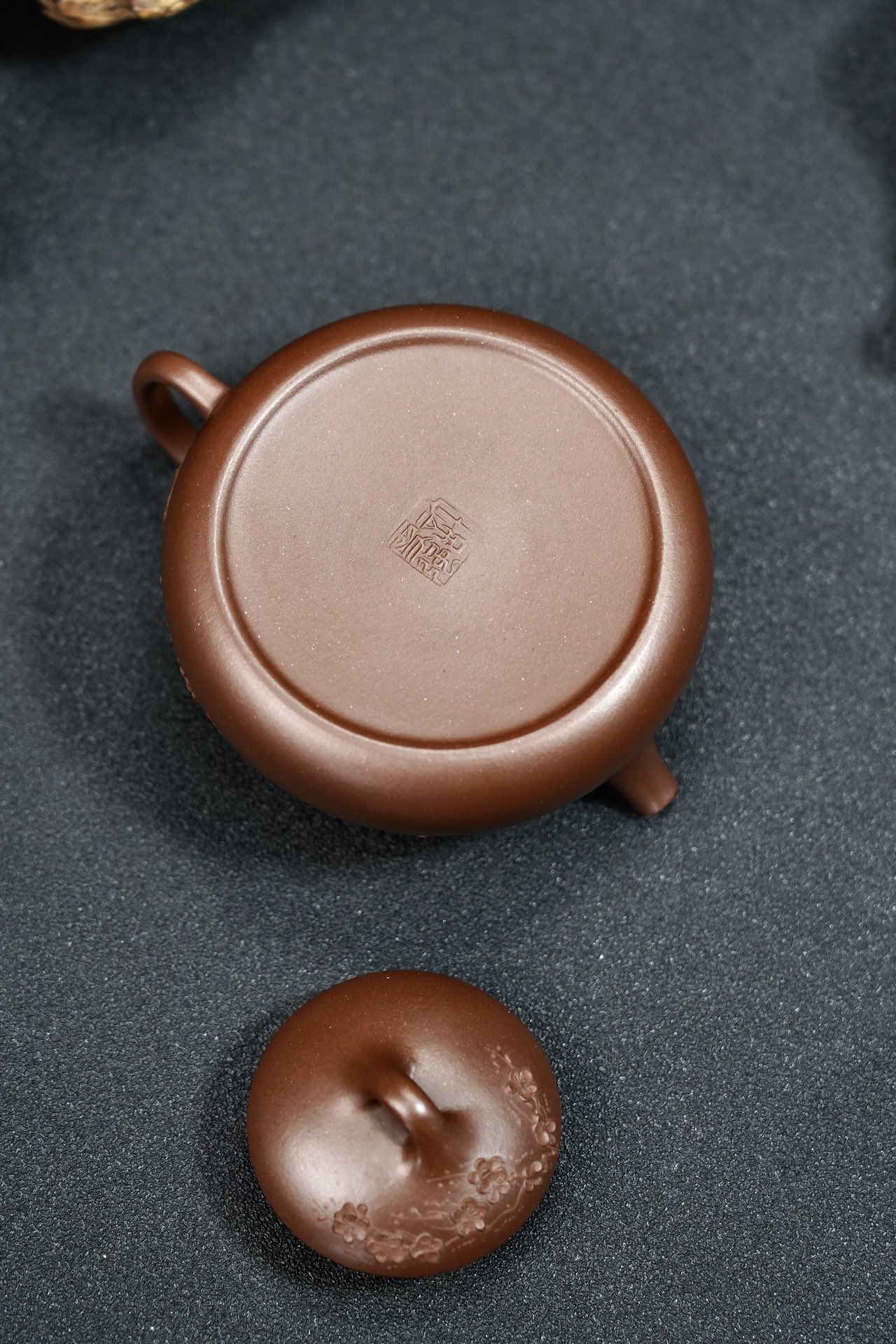 the "Qin Quan Bas-Relief ", Yixing Purple Clay (Zisha) Teapot 150ml