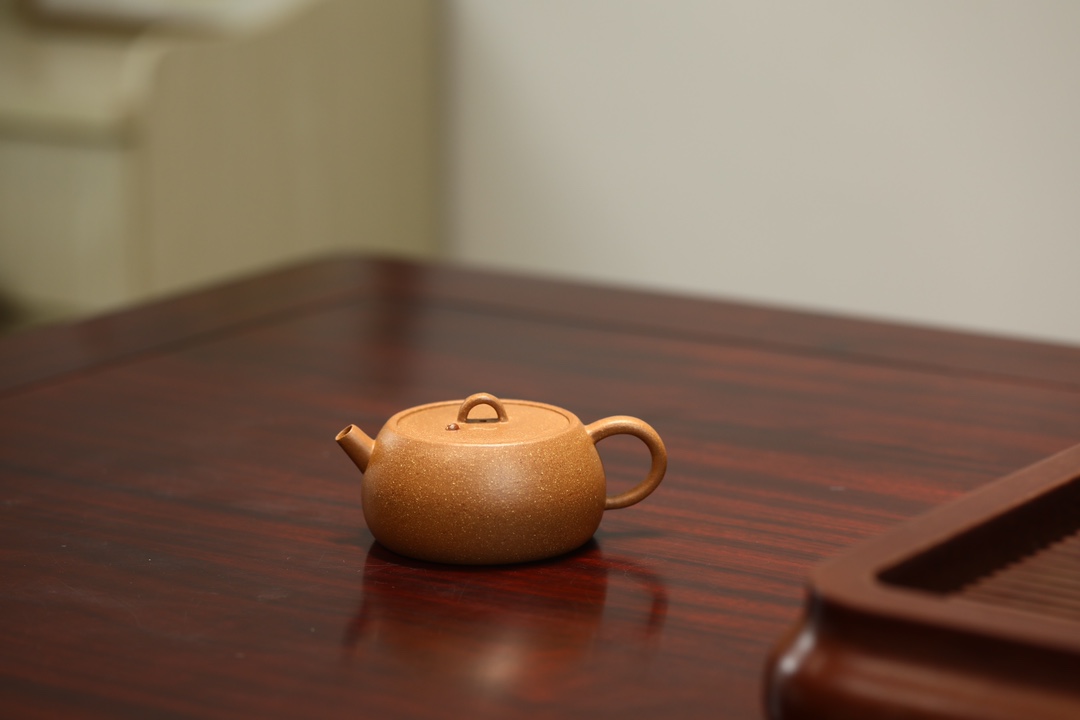 the "De Qu", Yixing Purple Clay (Zisha) Teapot 150ml